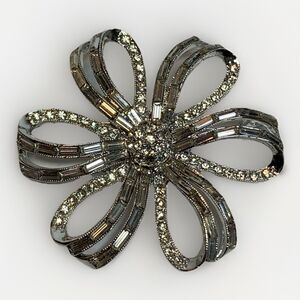 Vintage Brooch Rhinestone Flower Silver tone Pin Costume Jewelry Fashion Retro